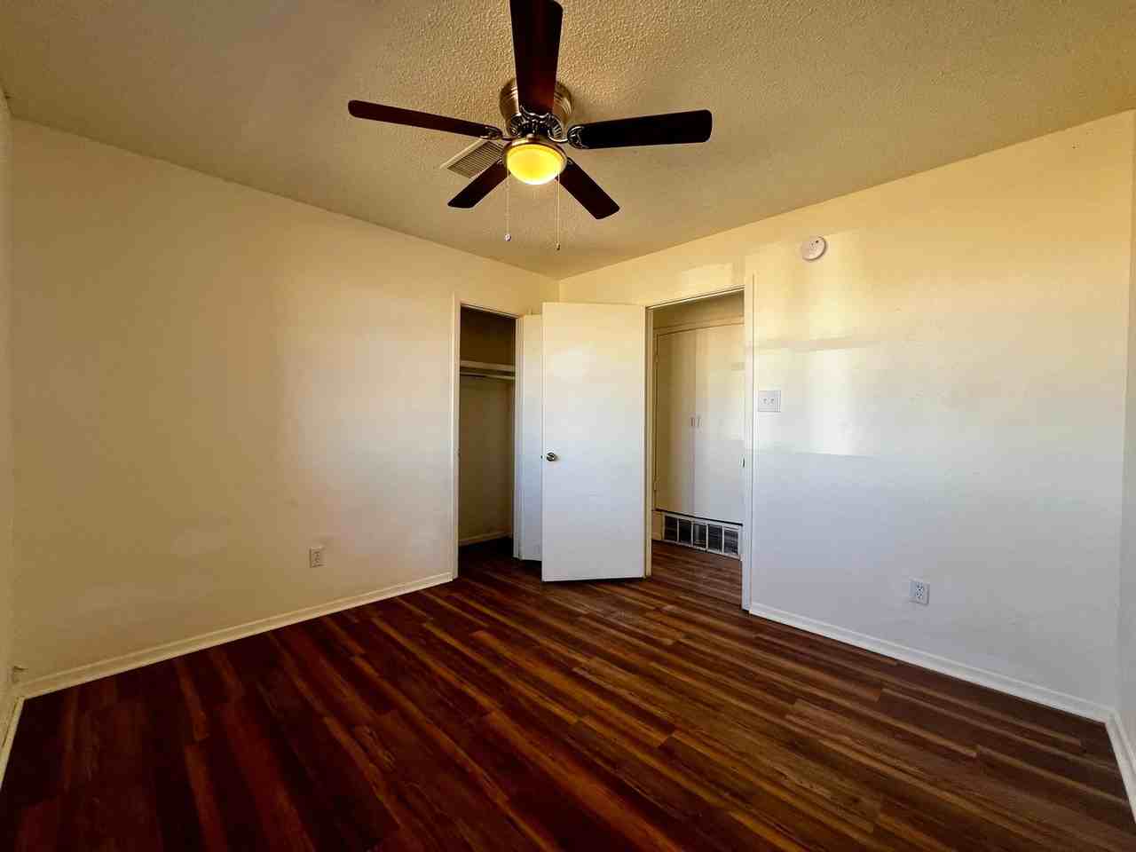 909 Bradley St - Photo 7 of 14