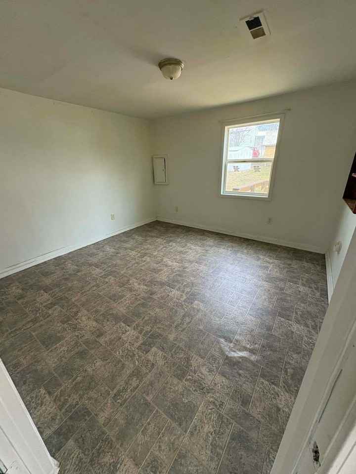 201 Simmons St - Photo 3 of 6