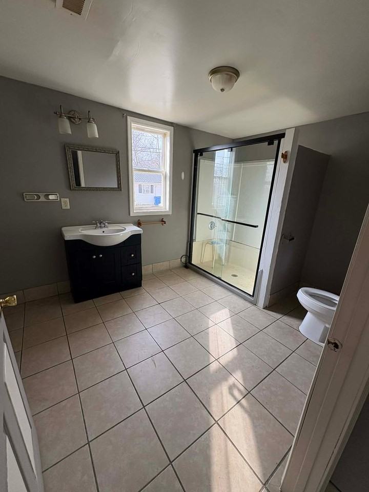 201 Simmons St - Photo 4 of 6