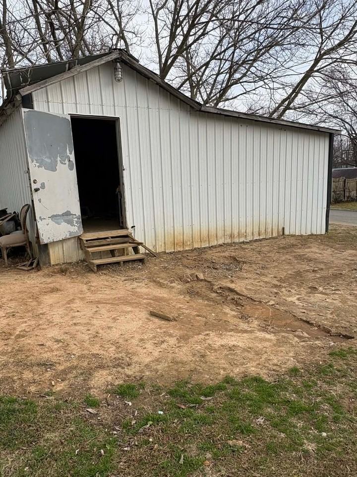 201 Simmons St - Photo 6 of 6