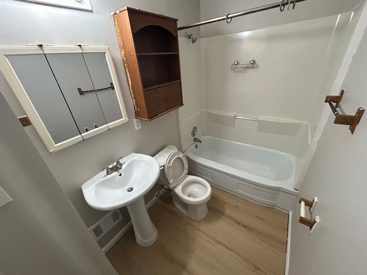 10128 Cloverdale Dr - Photo 5 of 9