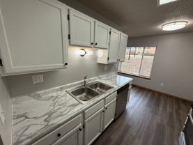 1000 S Summit Ave - Photo 1 of 1