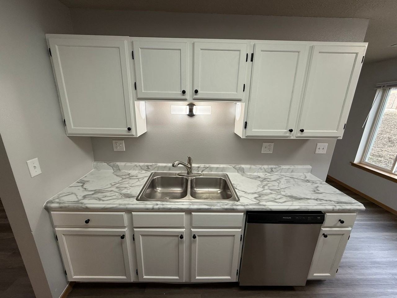 Summit Apartments - Photo 3 of 36