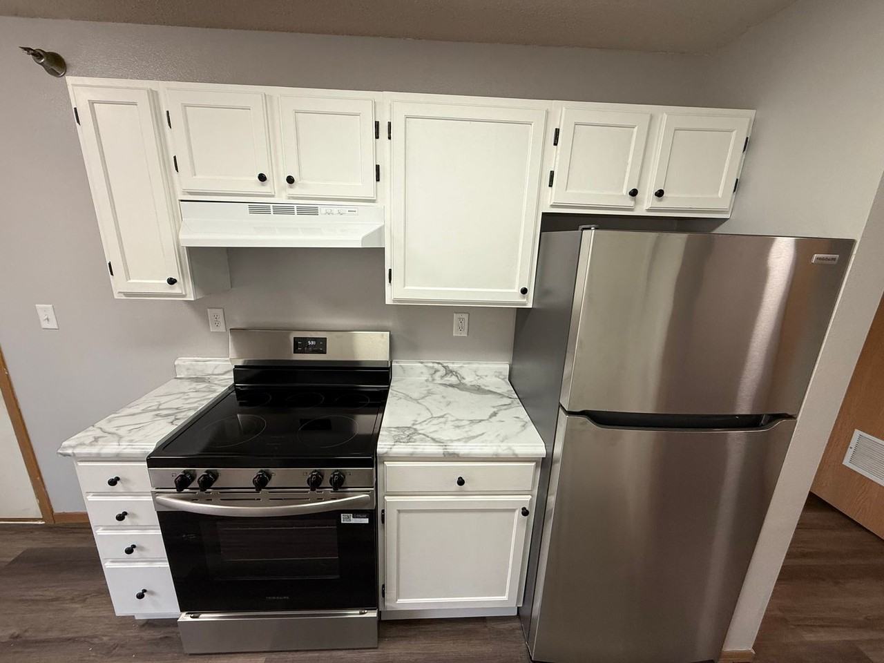 Summit Apartments - Photo 4 of 36