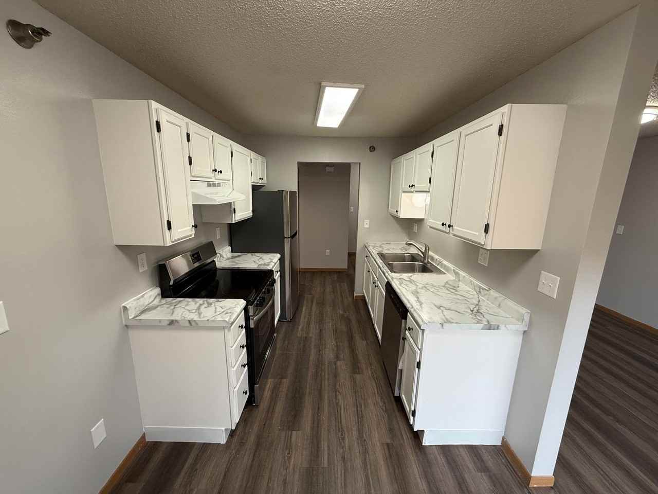 Summit Apartments - Photo 5 of 36