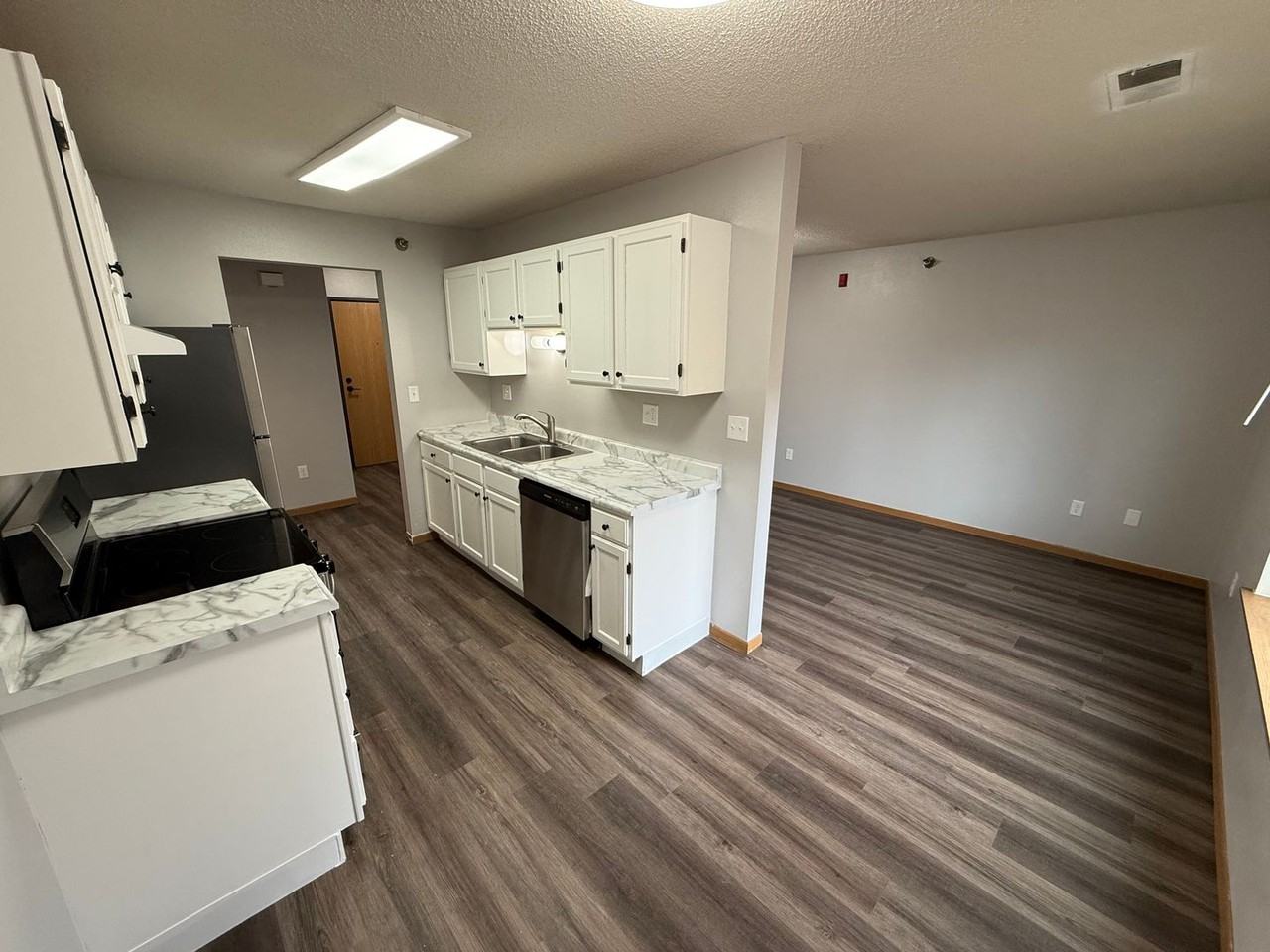 Summit Apartments - Photo 6 of 36