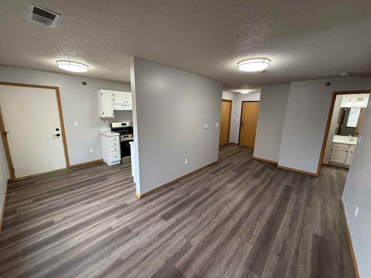 Summit Apartments - Photo 7 of 36