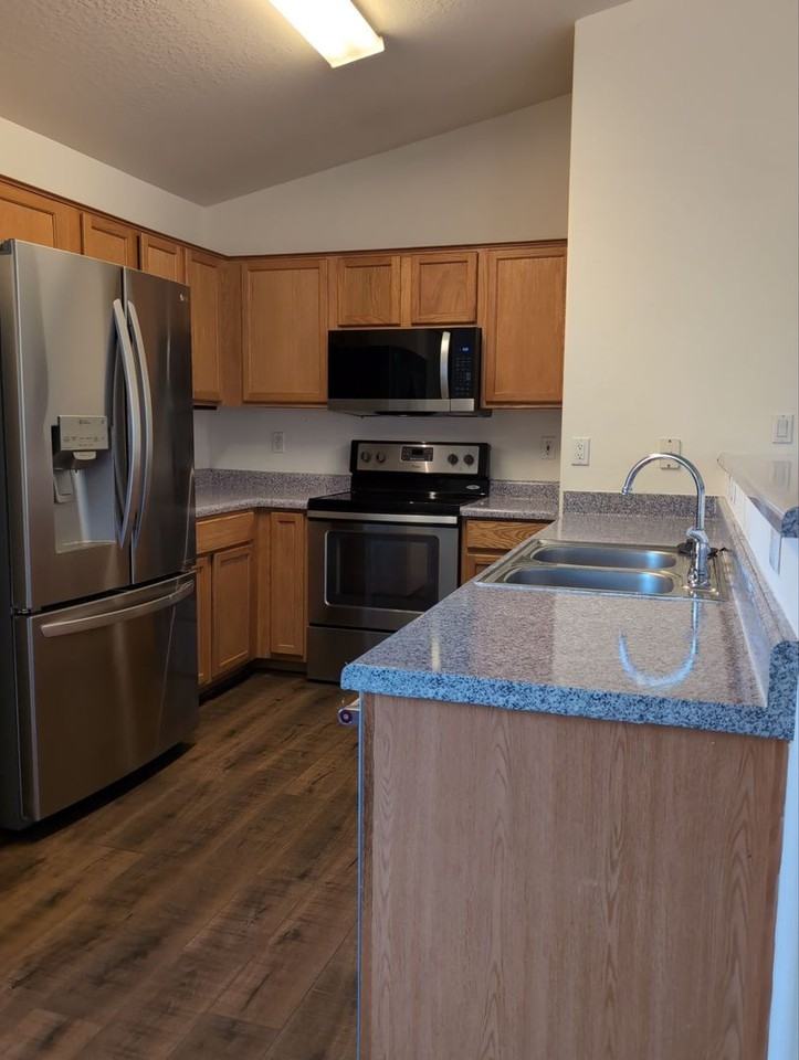 1634 E San Xavier Dr - Photo 2 of 26