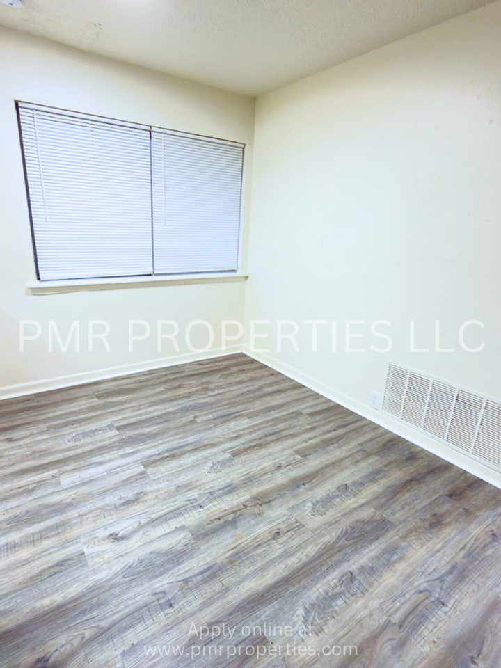 511 Nw 59th St - Photo 4 of 7