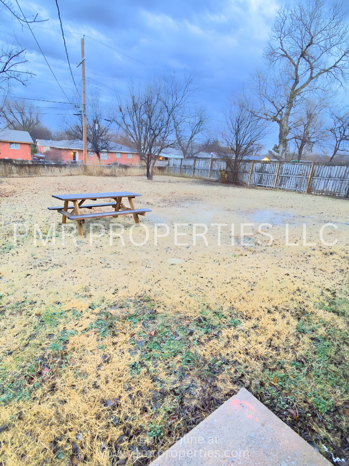 511 Nw 59th St - Photo 7 of 7