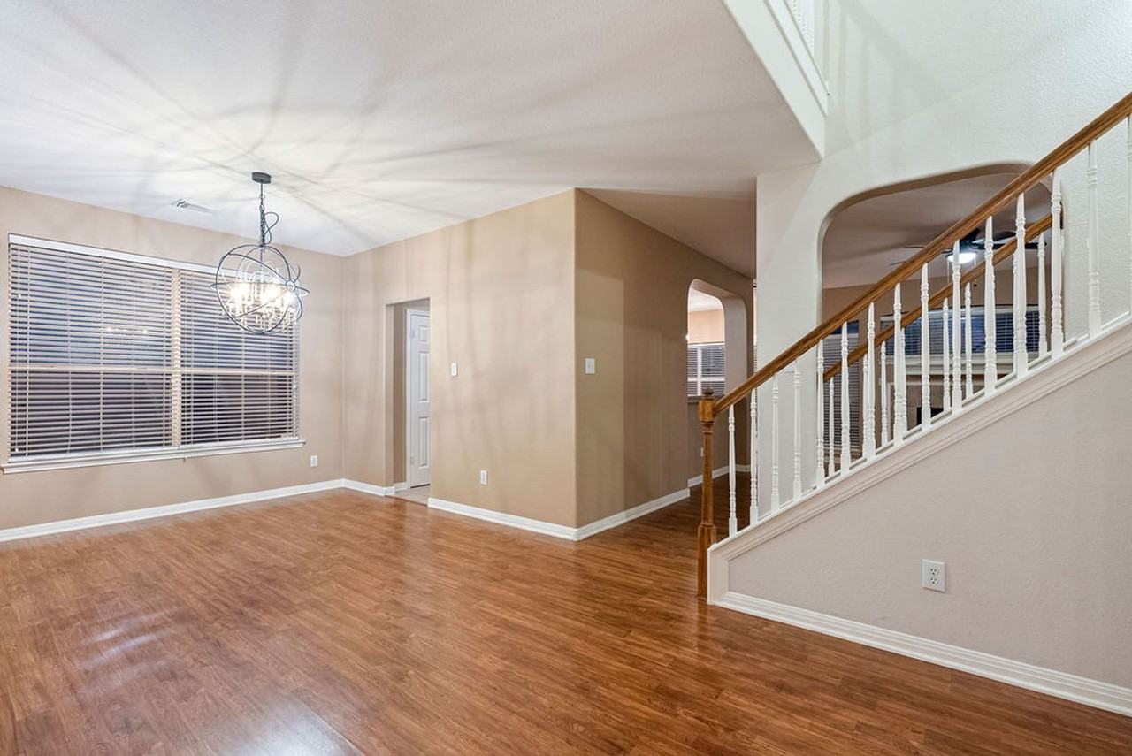 1820 Chasewood Dr - Photo 4 of 27