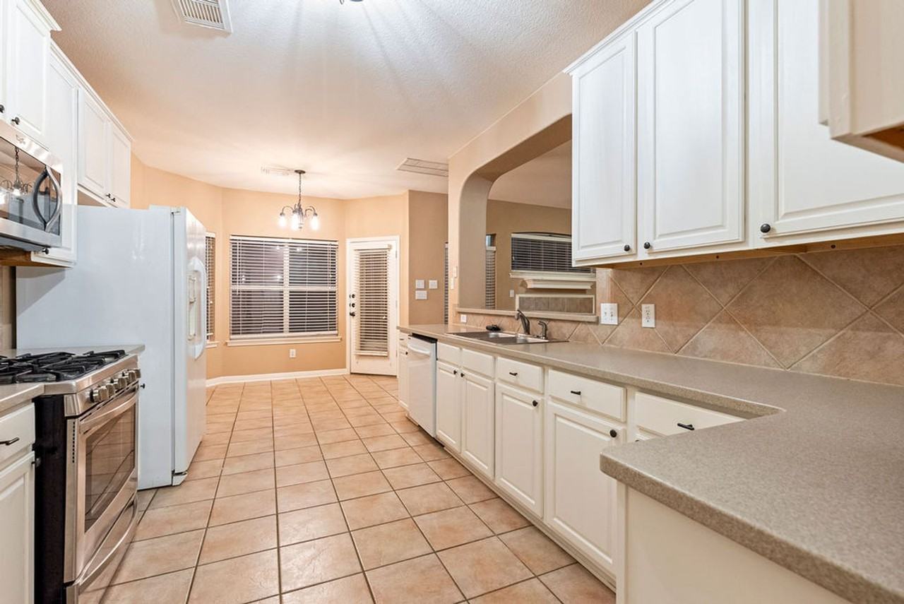 1820 Chasewood Dr - Photo 7 of 27