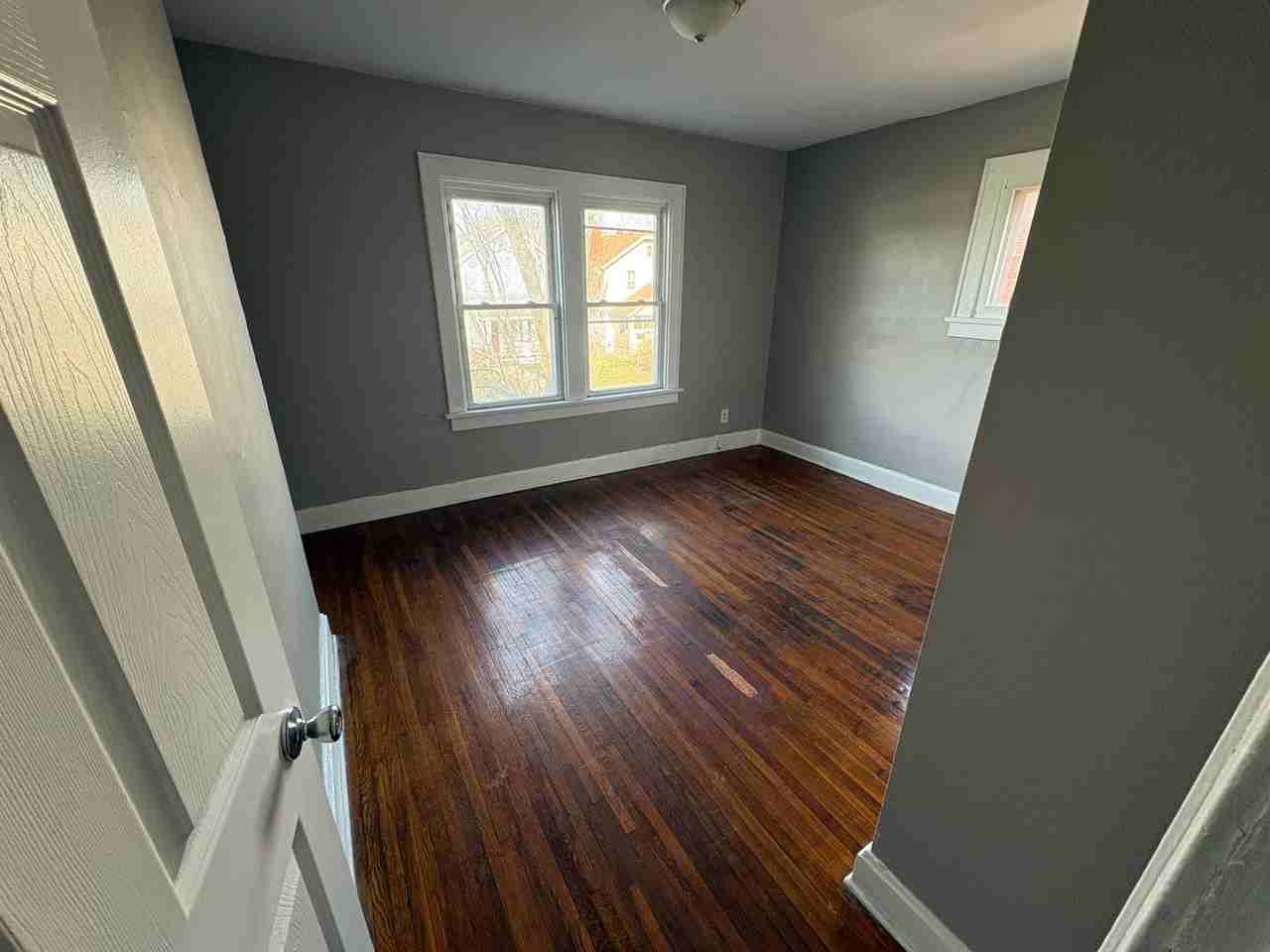 627 E Markison Ave - Photo 2 of 8