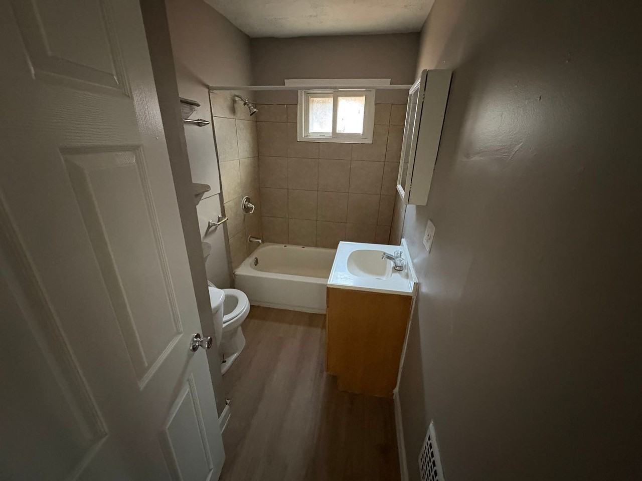 627 E Markison Ave - Photo 4 of 8