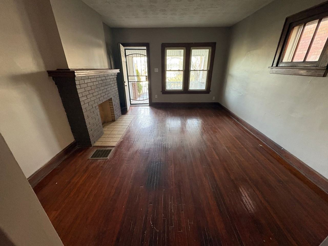 627 E Markison Ave - Photo 6 of 8