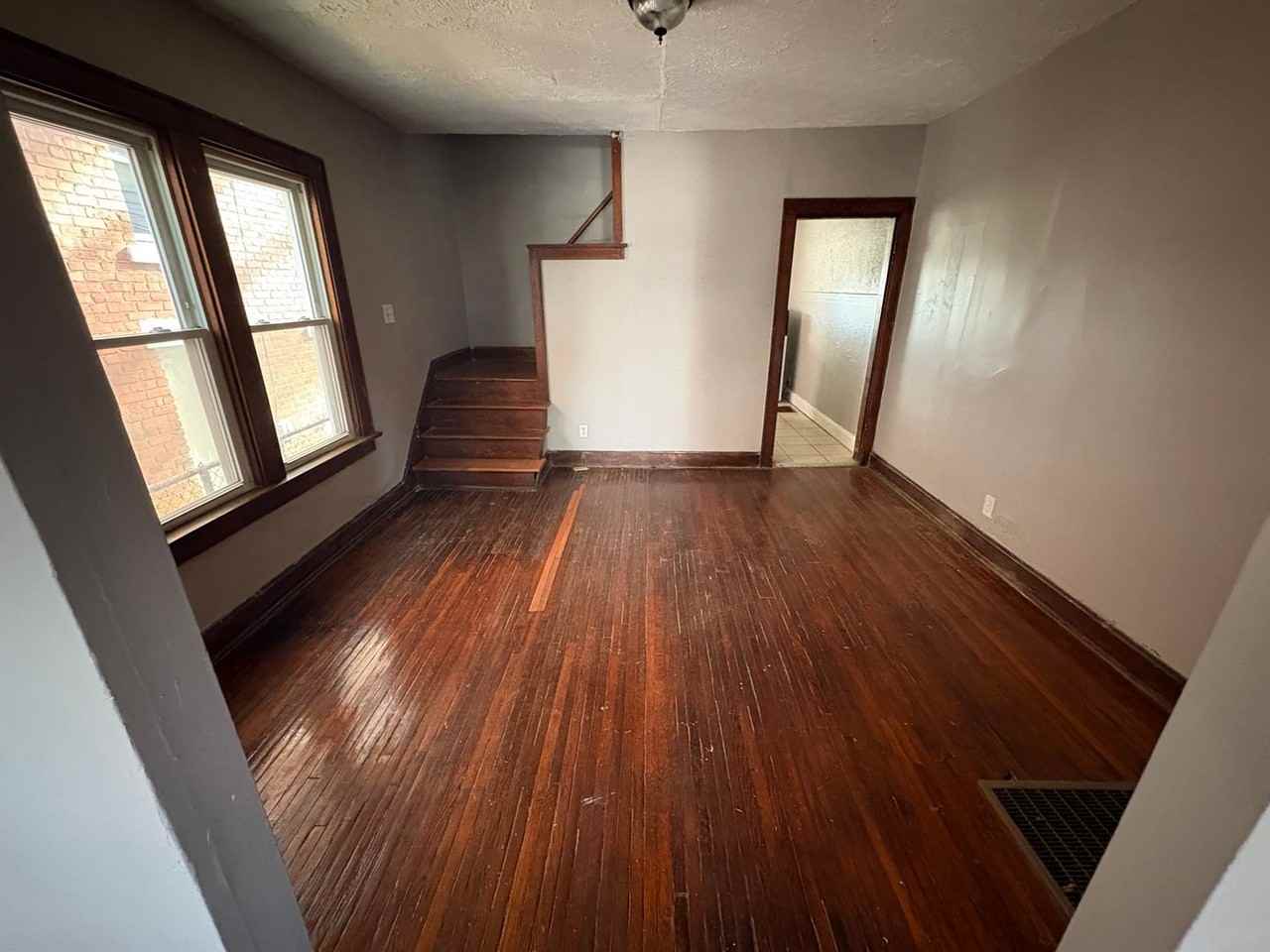 627 E Markison Ave - Photo 7 of 8