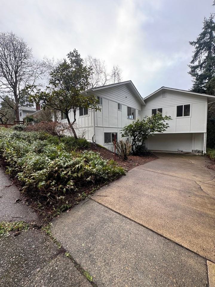 3820 University St - Photo 2 of 18