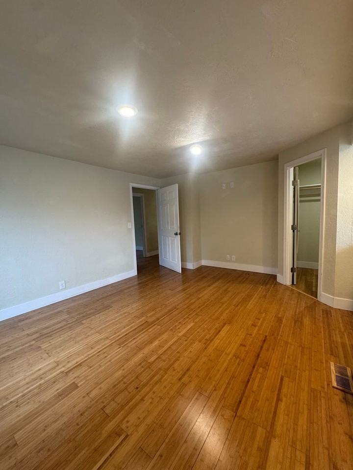 3820 University St - Photo 6 of 18