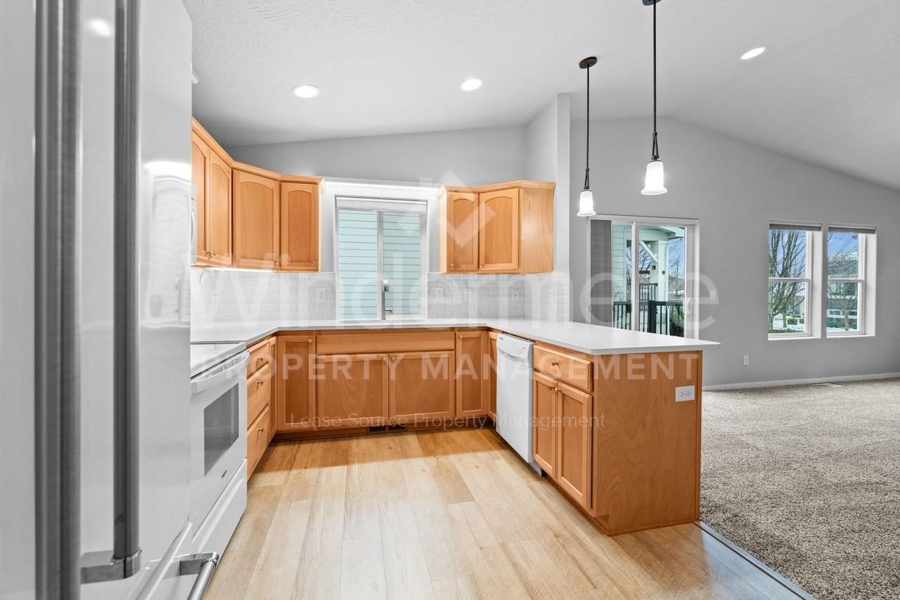 1842 W Summit Pkwy - Photo 4 of 34