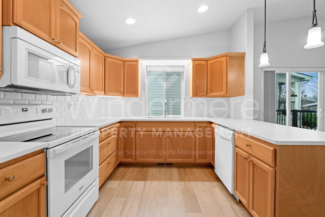 1842 W Summit Pkwy - Photo 6 of 34