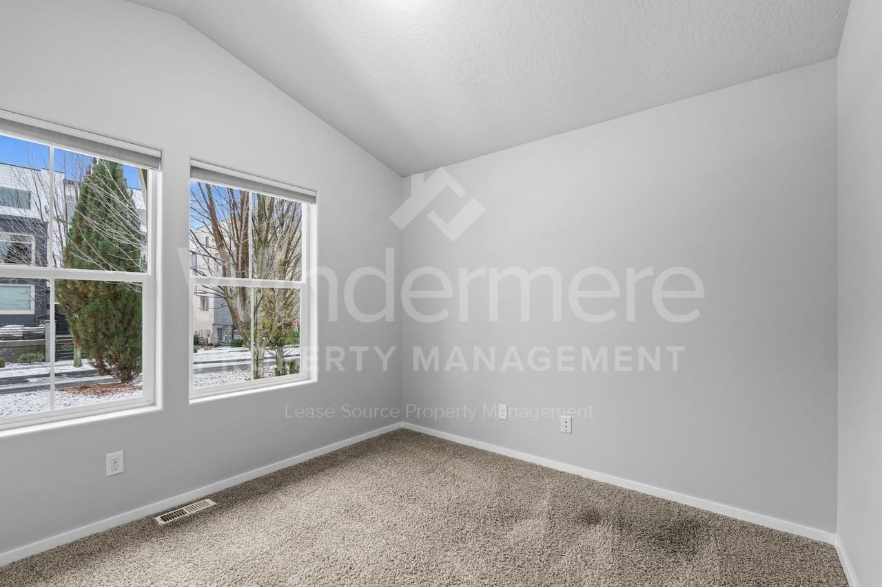 1842 W Summit Pkwy - Photo 7 of 34