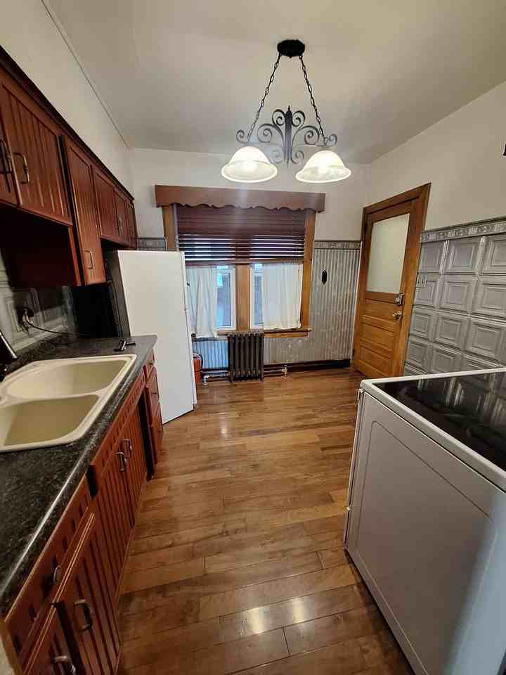 318 N 21st Ave E - Photo 5 of 13