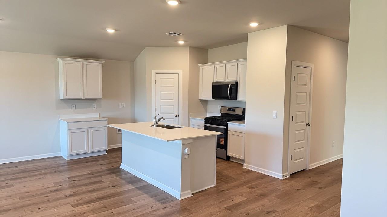 6101 Green Meadow Ln - Photo 3 of 16