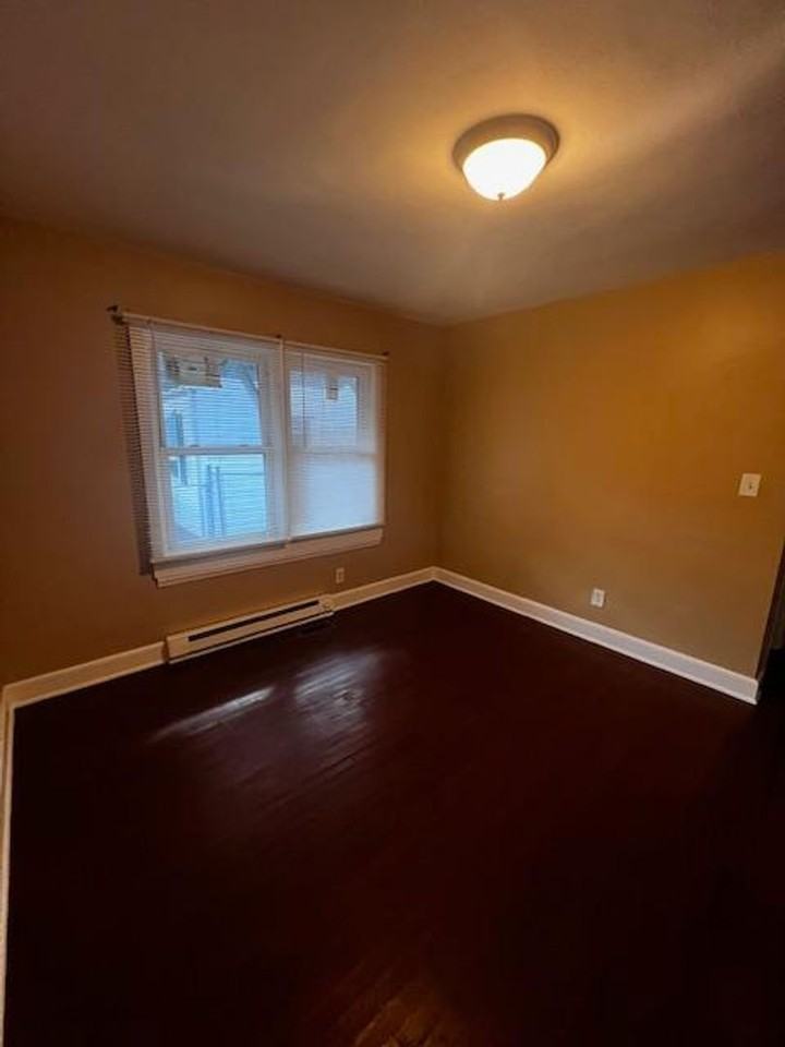 1006 Hackett St #B - Photo 4 of 6