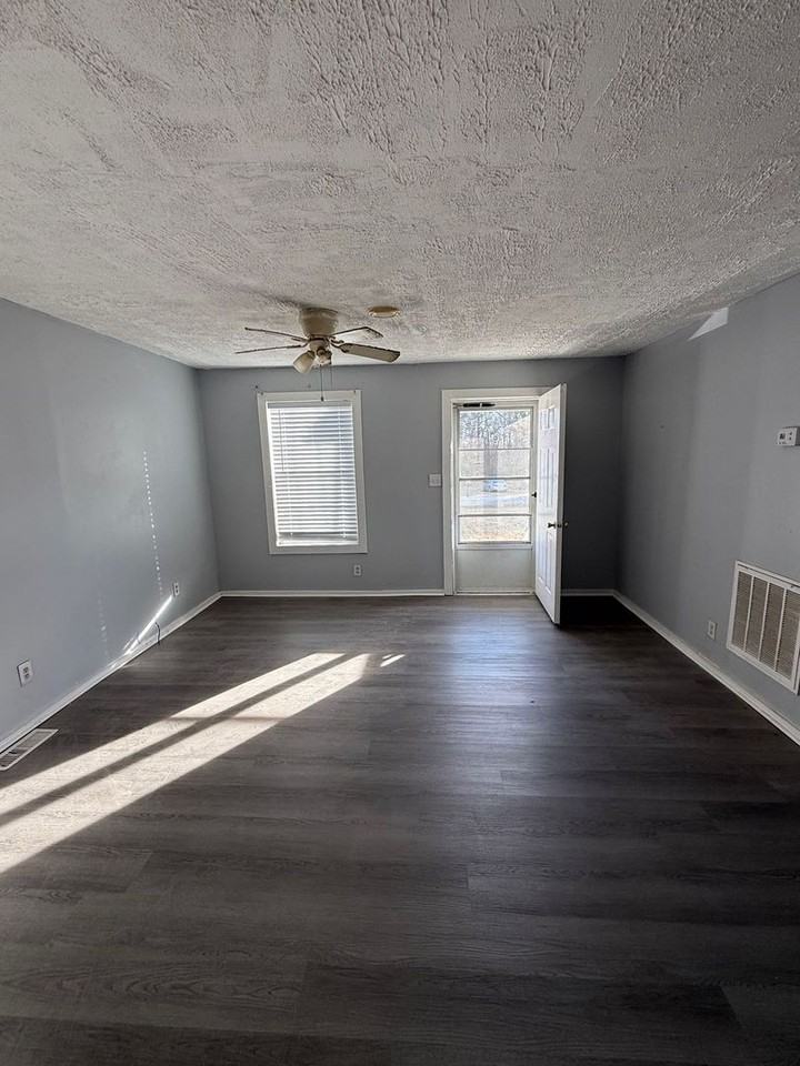 103 Cloverdale Ct - Photo 2 of 6