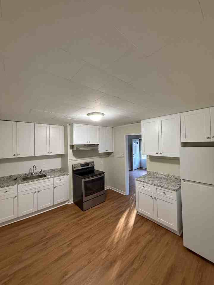 1020 Willard St - Photo 2 of 7