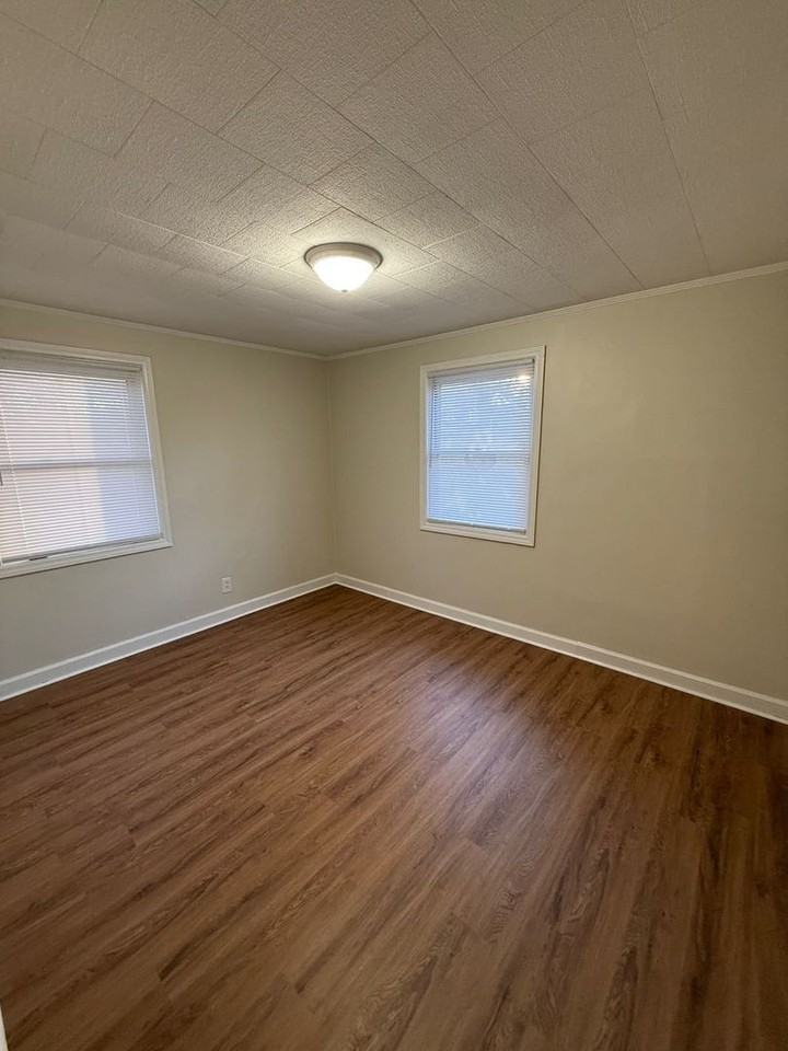 1020 Willard St - Photo 5 of 7