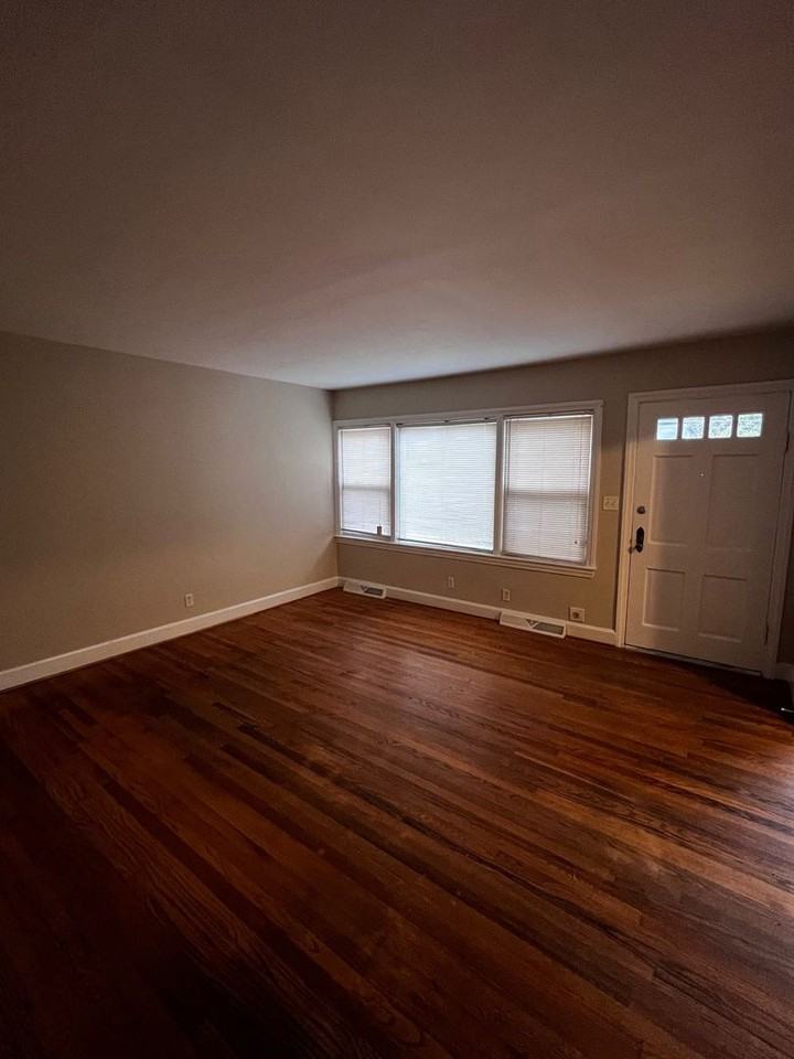 1034 E Lexington Ave - Photo 3 of 7