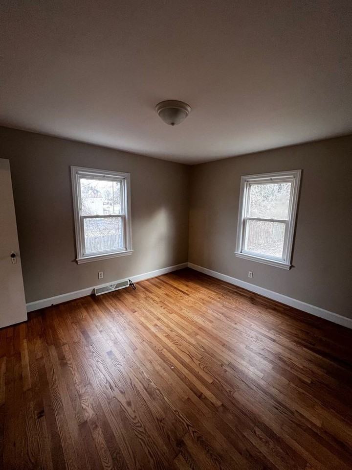 1034 E Lexington Ave - Photo 4 of 7