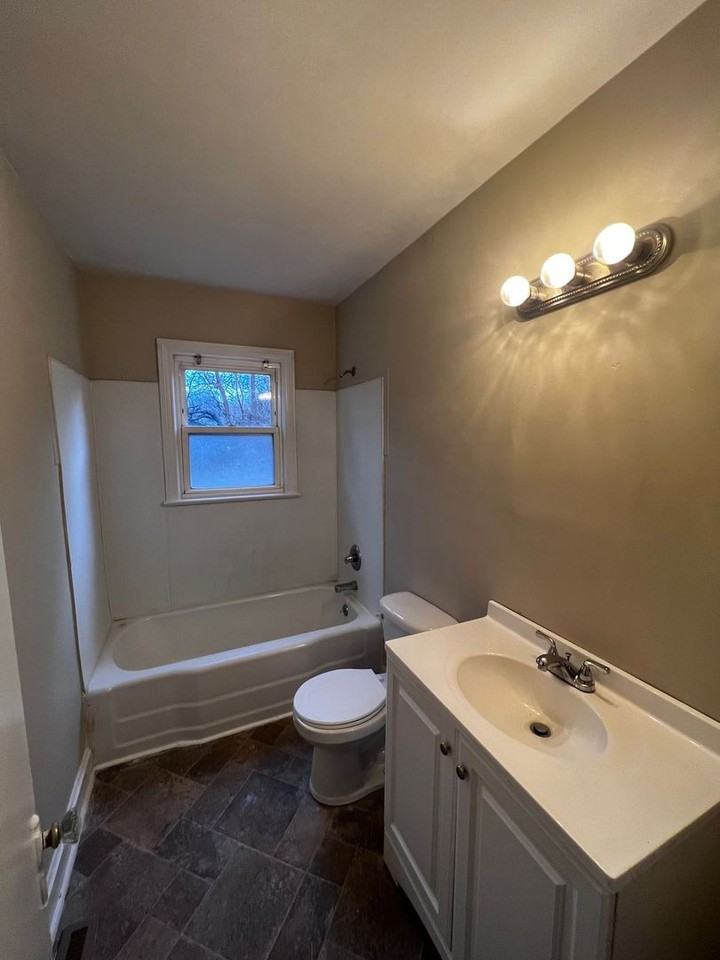 1034 E Lexington Ave - Photo 5 of 7