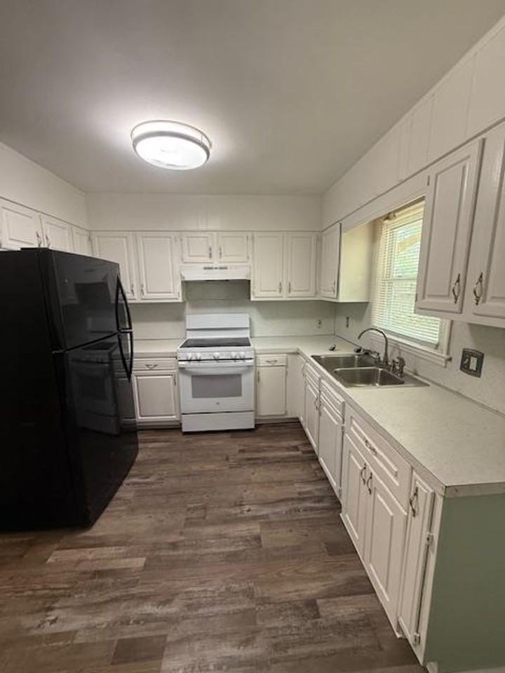 1802 Waldo St - Photo 3 of 8