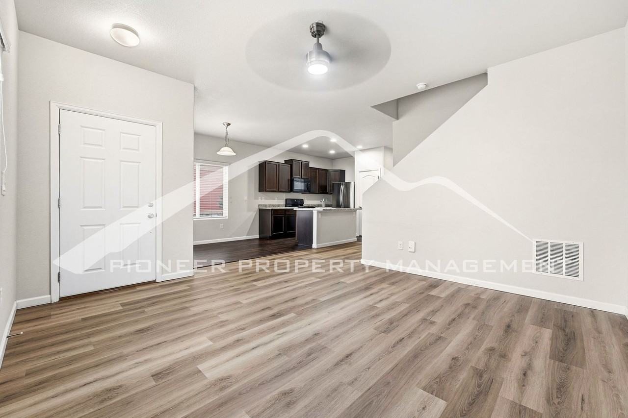 1526 Sepia Ave - Photo 3 of 26