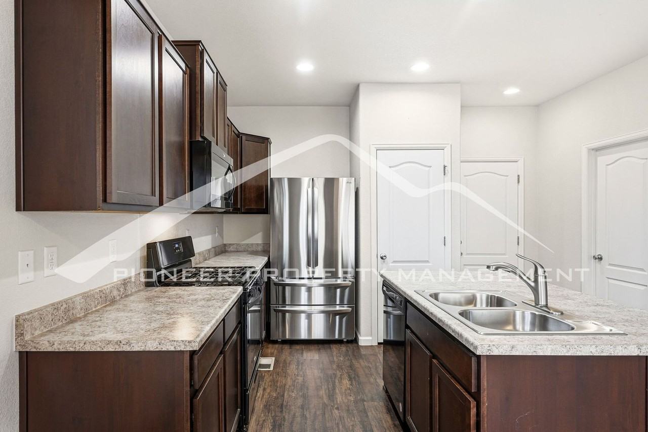 1526 Sepia Ave - Photo 5 of 26