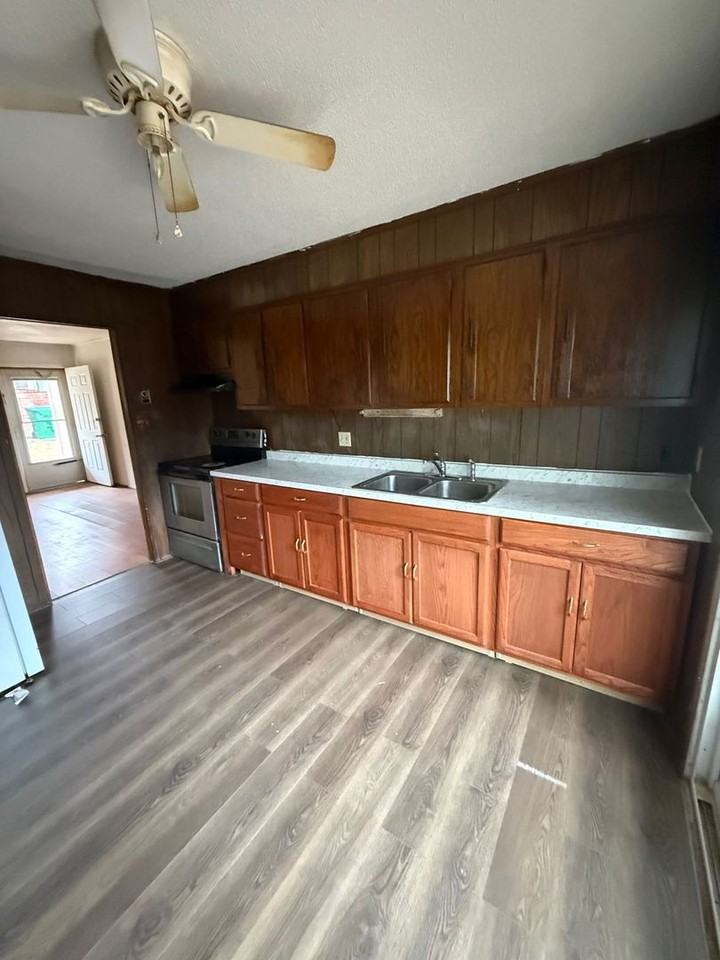 309 N Hall St #A - Photo 3 of 6