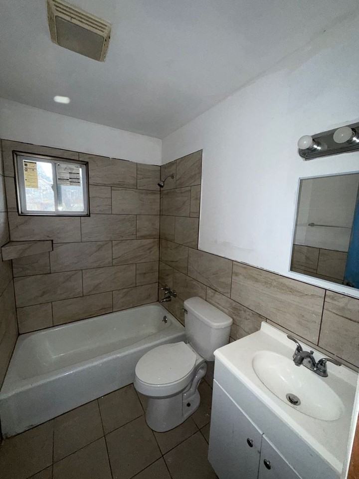 309 N Hall St #A - Photo 5 of 6