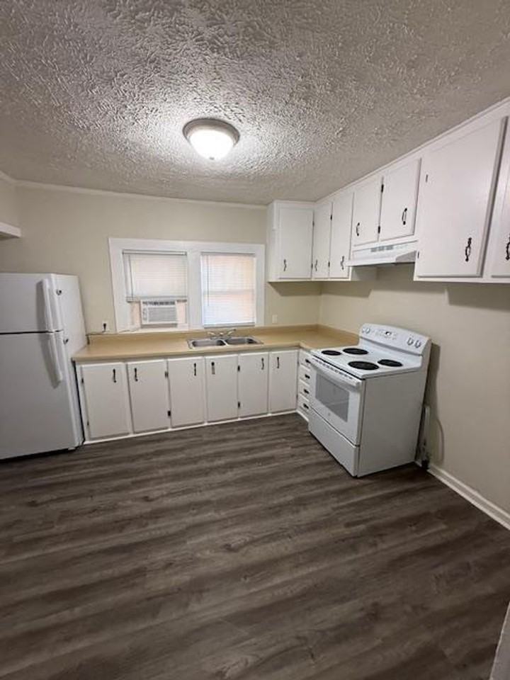 3844 Green Point Dr - Photo 3 of 8