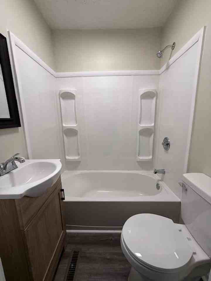 3844 Green Point Dr - Photo 5 of 8