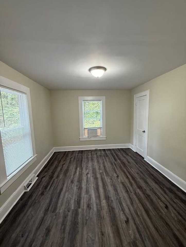 3844 Green Point Dr - Photo 6 of 8