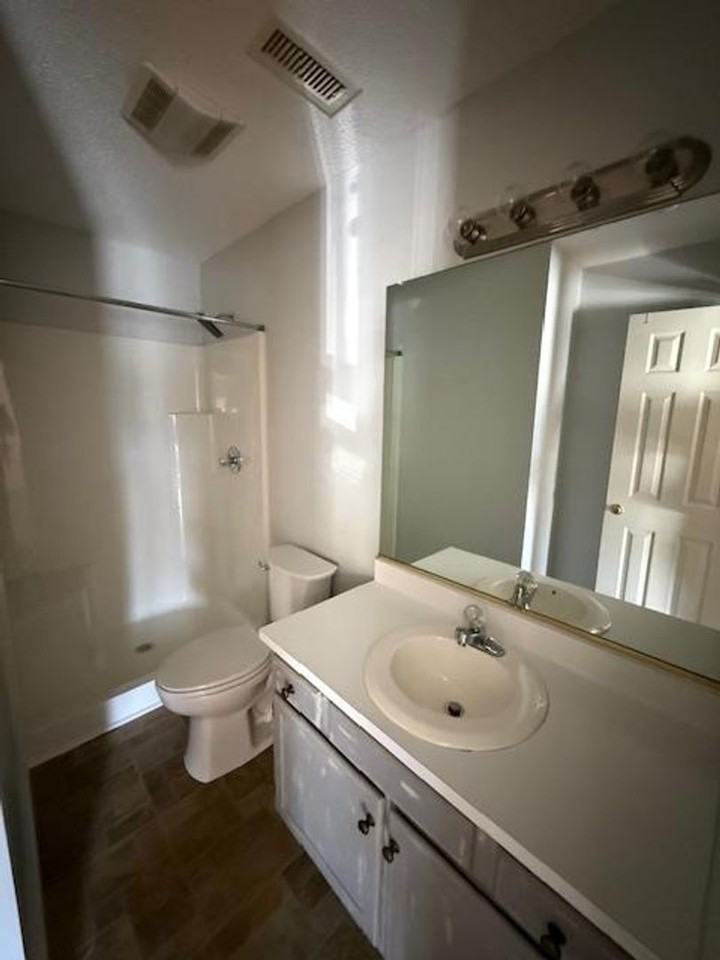 410 English Ct - Photo 6 of 8