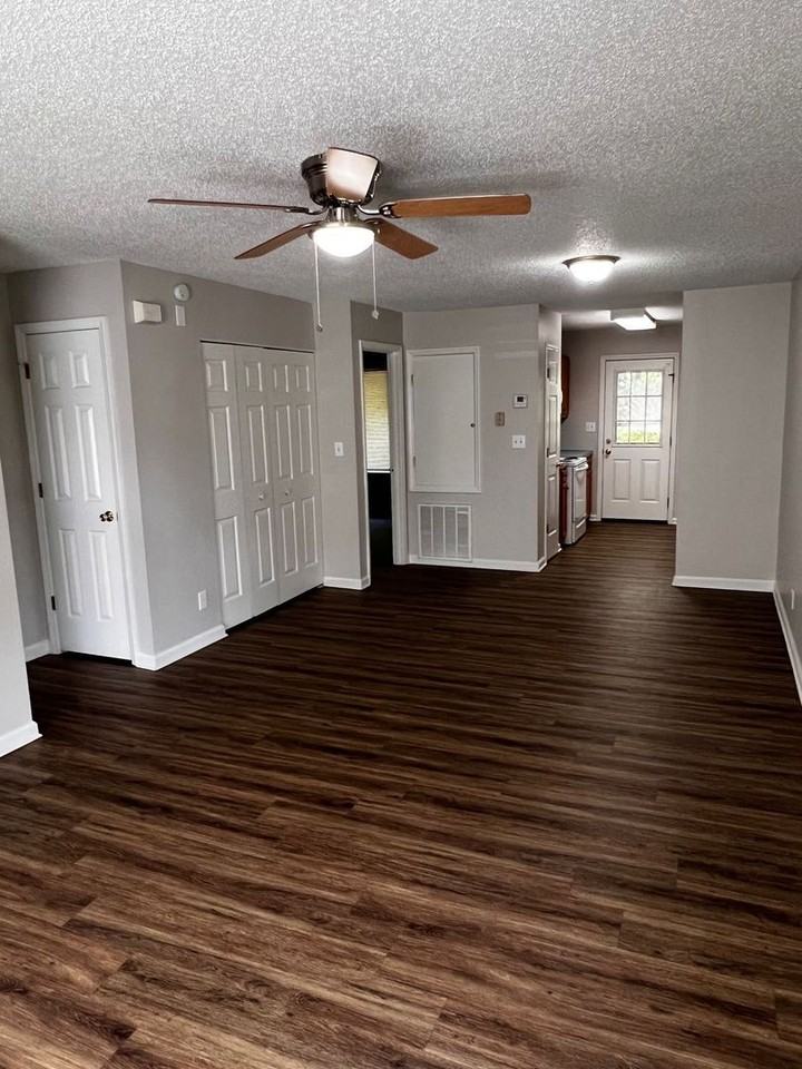 718 Westbrook Ct - Photo 3 of 6