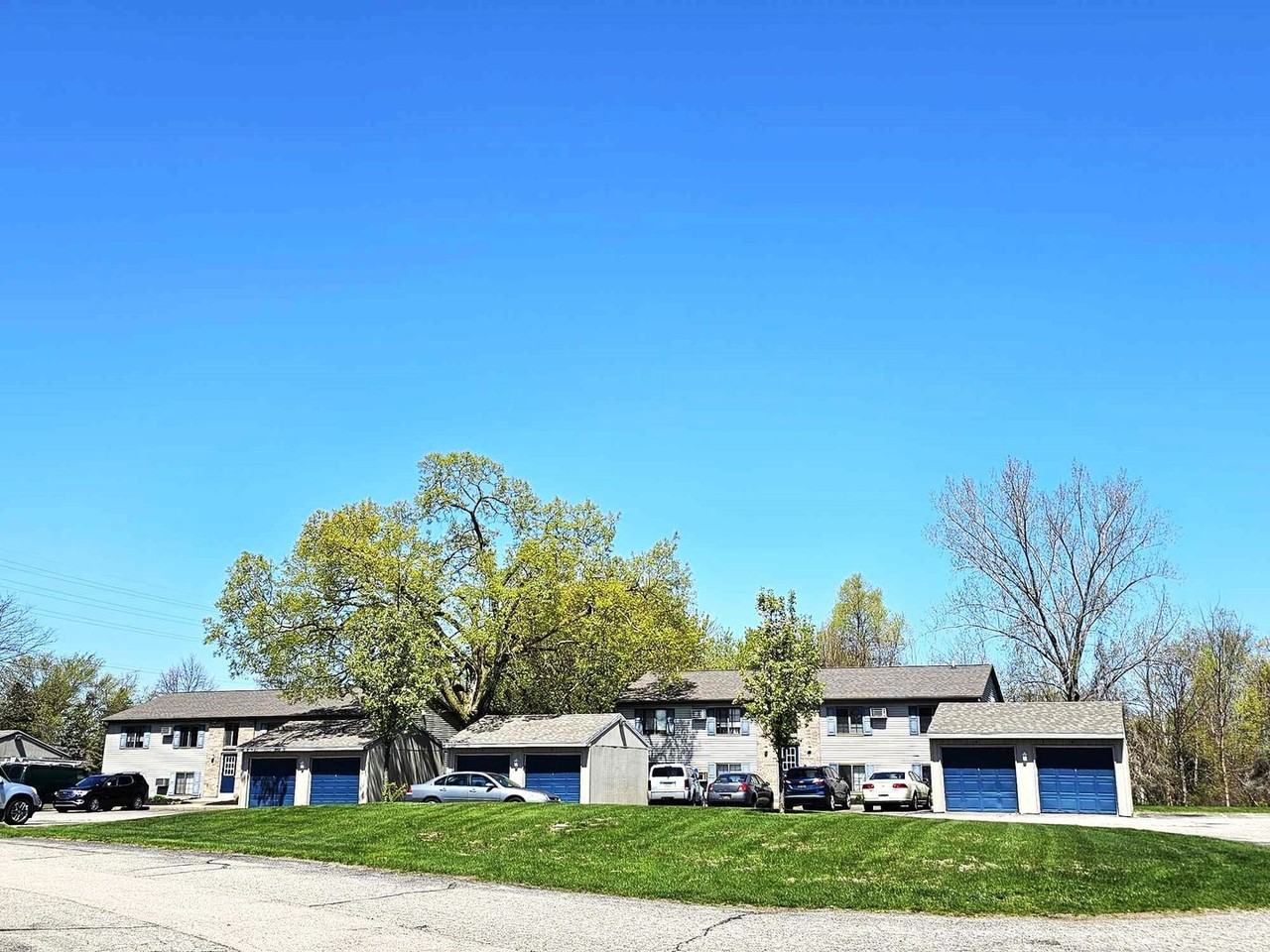 3938 Kenowa Ave Sw - Photo 2 of 11