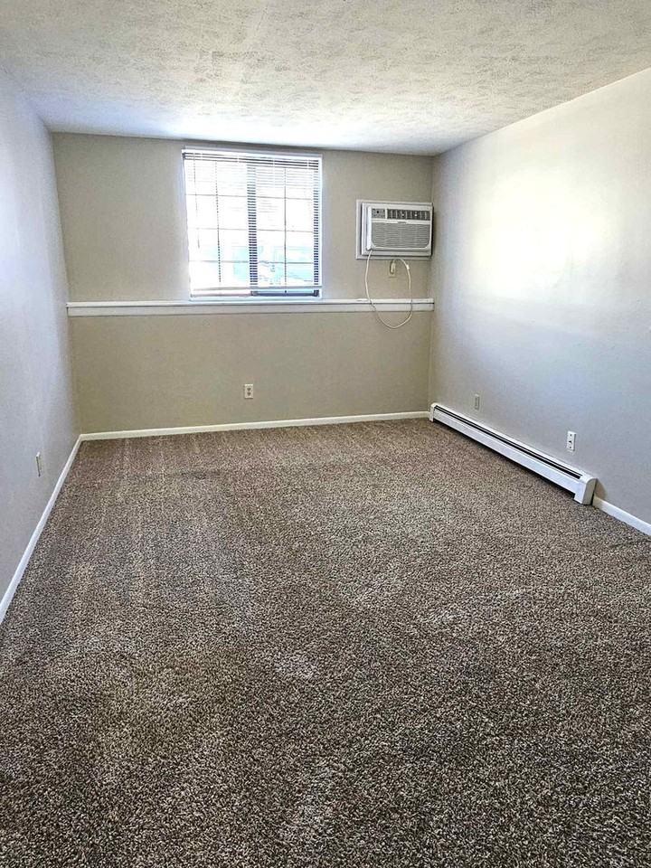 3938 Kenowa Ave Sw - Photo 3 of 11