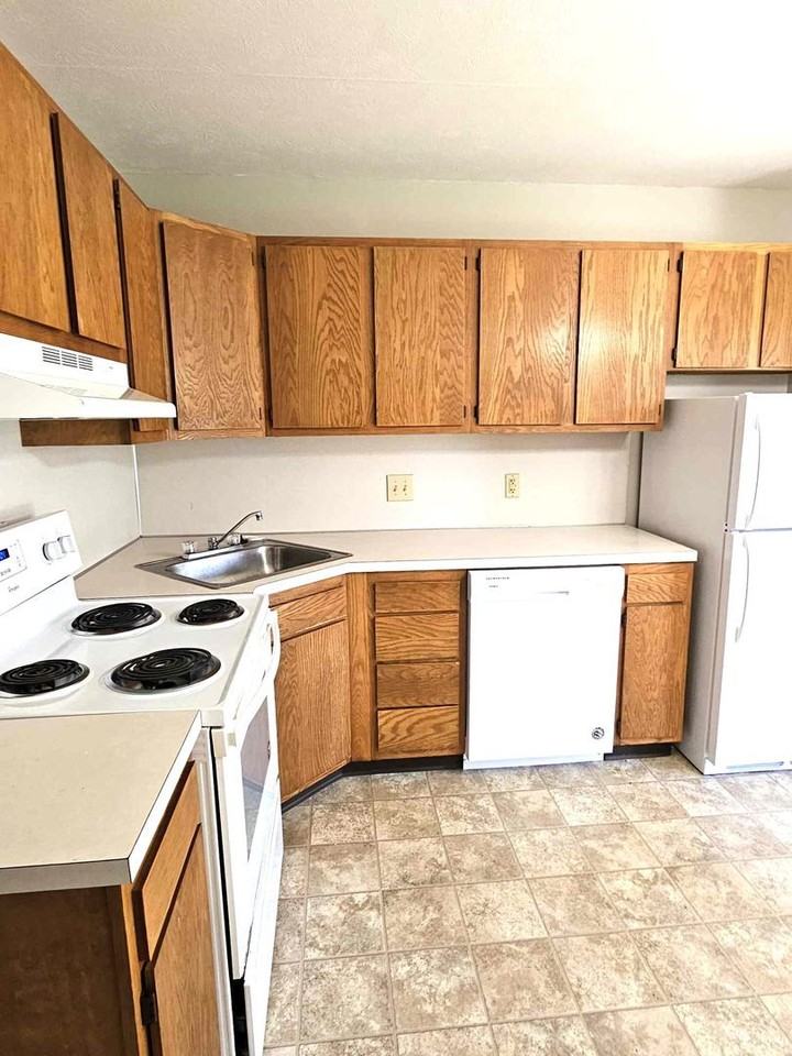 3938 Kenowa Ave Sw - Photo 4 of 11