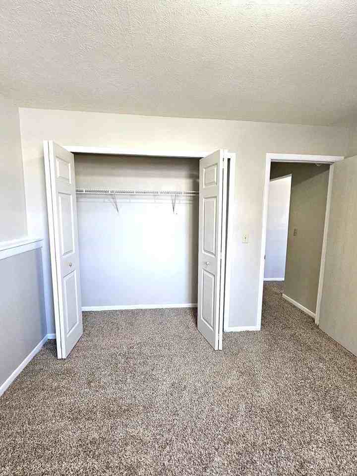 3938 Kenowa Ave Sw - Photo 7 of 11