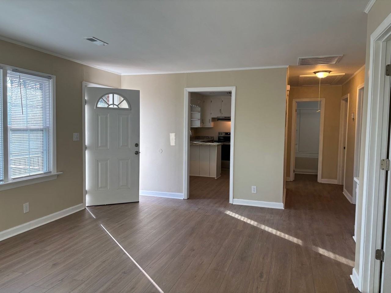 635 Oakgrove Rd - Photo 4 of 24