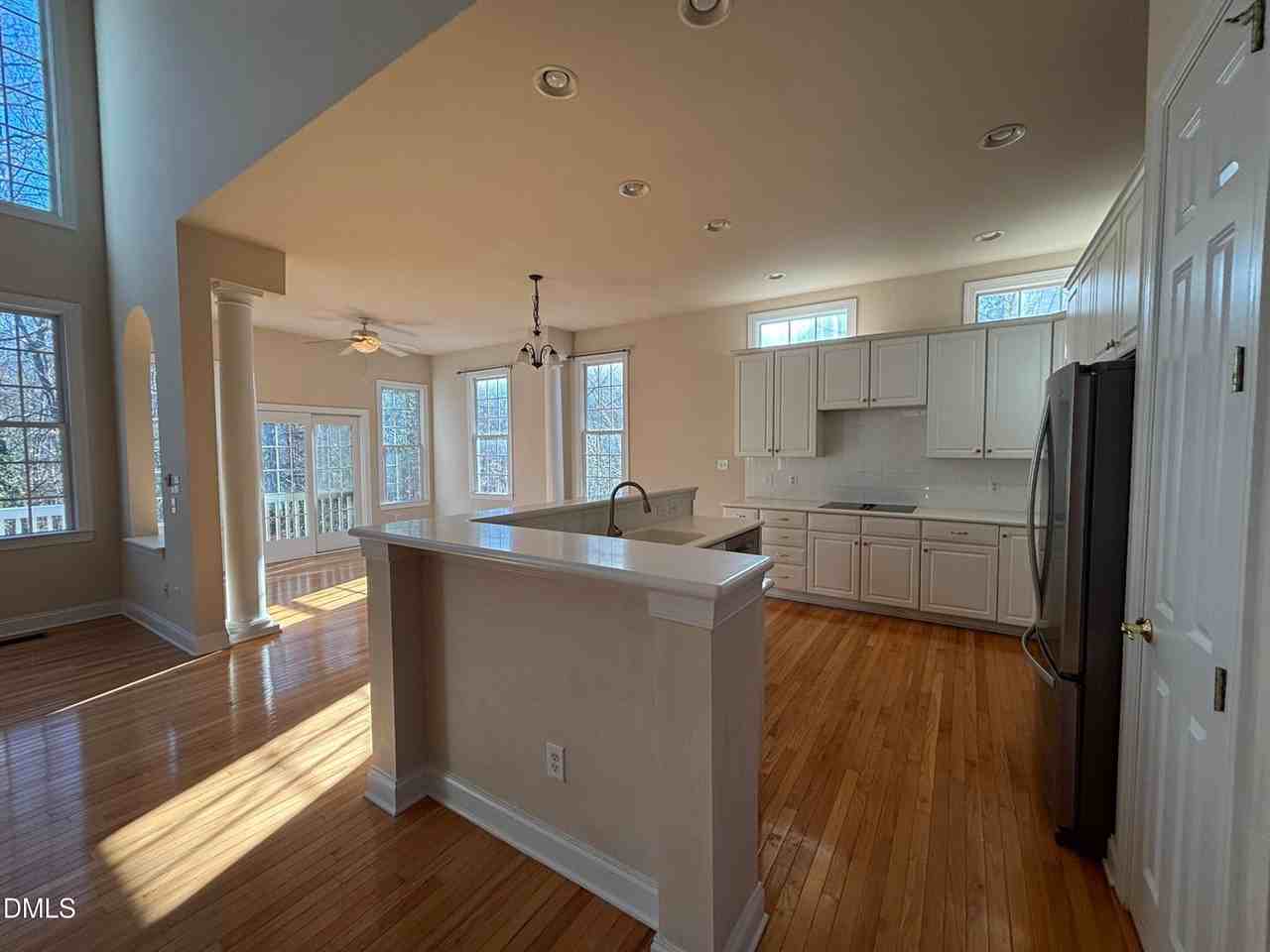 11729 Broadfield Ct - Photo 3 of 48